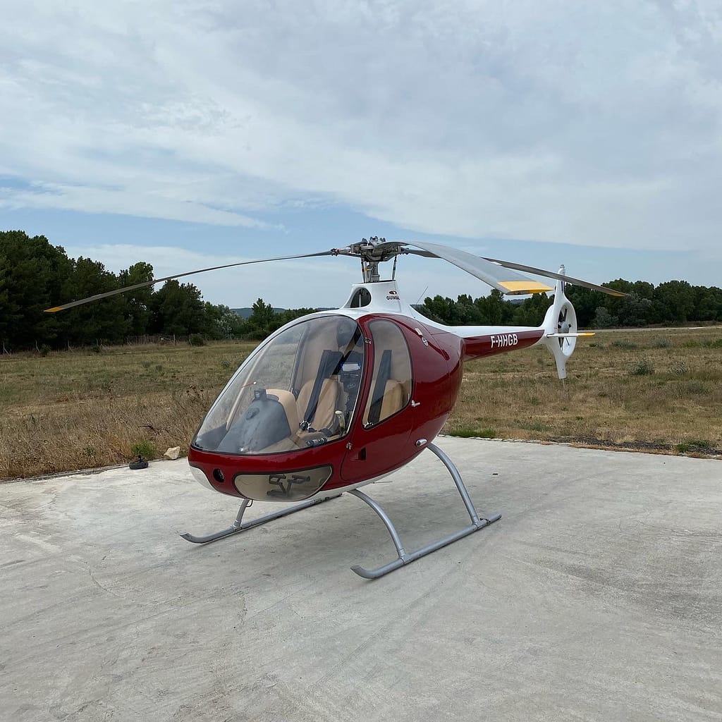 Hélicoptère Guimbal Cabri G2 rouge et blanc F-HHGB